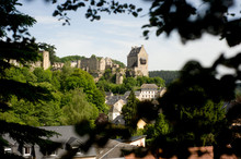 De Kasteelruine Van Larochtte In Luxemburg
