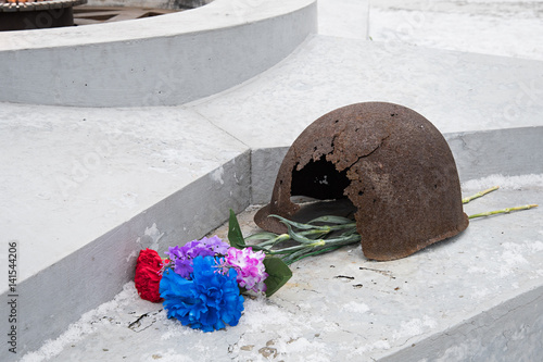 Poster The eternal flame, in memory of the victims of 1941-1945, a bullet Pierced the helmet