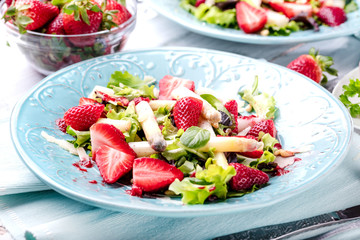 Poster - Spargelsalat mit erdbeeren