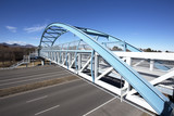 Fototapeta Mosty linowy / wiszący - Footbridge / bike path over interstate