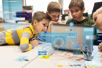 Wall Mural - kids, laptop and invention kit at robotics school