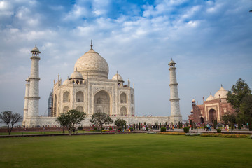 Fototapete - Taj Mahal India - A white marble mausoleum built on the banks of river Yamuna by Mughal emperor Shah Jahan. A UNESCO World heritage site.
