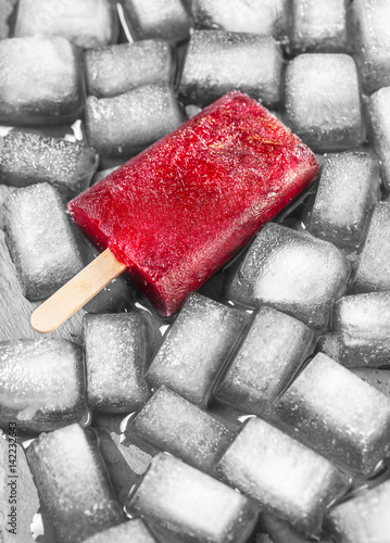 Naklejka dekoracyjna Frozen juice on stick closeup