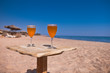 Wakacje w Egipcie. Drinki przy plaży przy ekskluzywnym hotelu.
