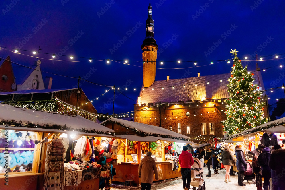 Obraz na płótnie Tallinn Christmas Market w salonie