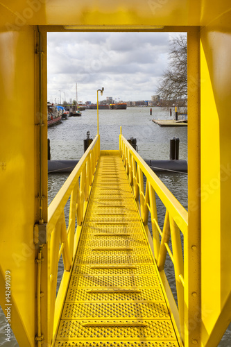 Nowoczesny obraz na płótnie Yellow ship gangway