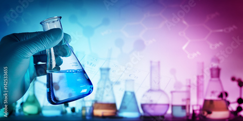 Fotografía Research And Innovation - Beaker With Formula In Laboratory