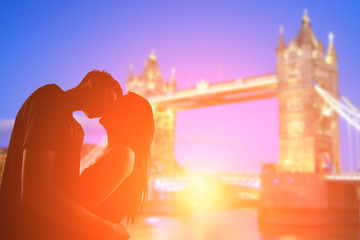 Wall Mural - couple with tower bridge