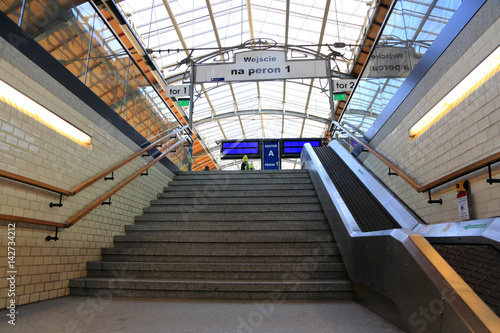 Zdjęcie XXL Schody na peron dworca głównego we Wrocławiu.