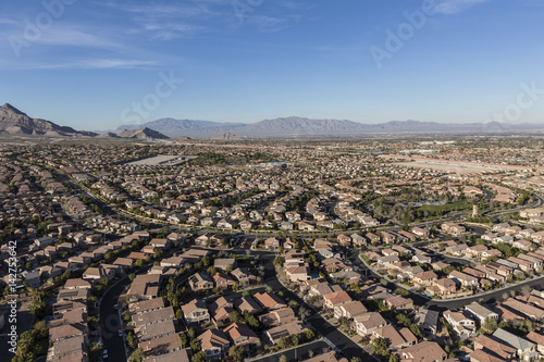 Zdjęcie XXL Widok z lotu ptaka nowożytny stwarza ognisko domowe w Summerlin terenie Las Vegas, Nevada.