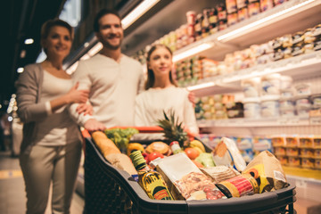 Family at the supermarket