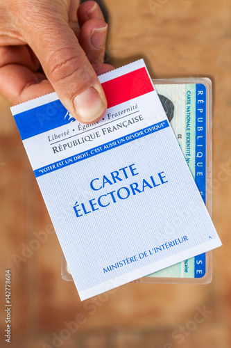 Carte Electorale Francaise Et Carte D Identite Tenues En Main Pour
