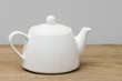 Biały  mały czajnik  do herbaty