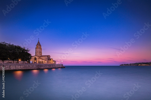 Asturias Iglésia de San Pedro Gijón  España Fototapeta