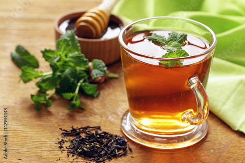 Zdjęcie XXL Herbata o smaku mięty w szklanej filiżance