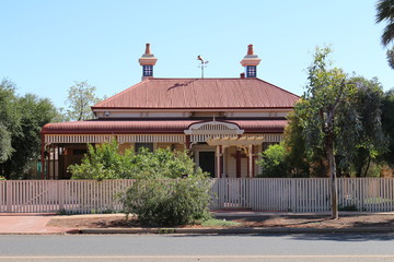 home with red roof in kalgoorlie in western australian outback