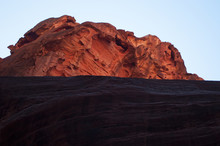 Giordania, Medio Oriente 2/10/2013: Le Diverse Forme, I Colori E Le Sfumature Delle Rocce Rosse Nel Canyon Del Siq, L'ingresso Principale Alla Città Di Petra