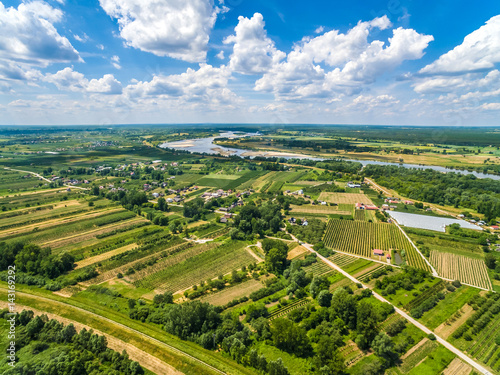 Zdjęcie XXL Krajobraz wiejski z lotu ptaka. Rzeka Wisła.