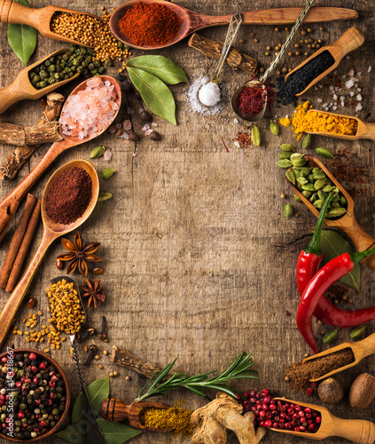 Photo Herbs and spices on rough wood