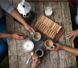 Junge Frauen beim Kaffee
Aufnahme von oben - Kaffeekultur