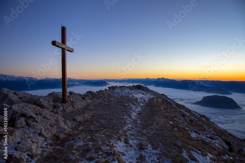 Cuadros en Lienzo Croix sommitale de Chamechaude (Massif de Chartreuse)