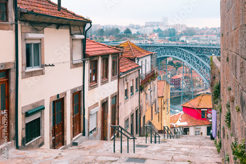 Fotomural Traditional old houses in Ribeira and stairs down to the river Douro, Dom Luis I