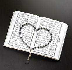 Wall Mural - Holy Book of Quran With Heart Shaped Rosary