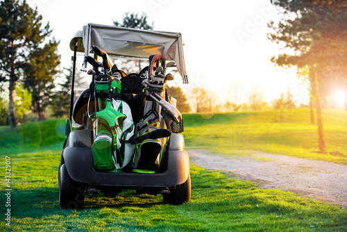 Plakat Wózek golfowy na zielono