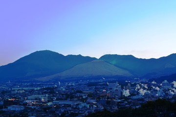  別府の街と扇山火まつり