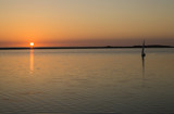 Fototapeta Miasto - Sailing The Sunset 