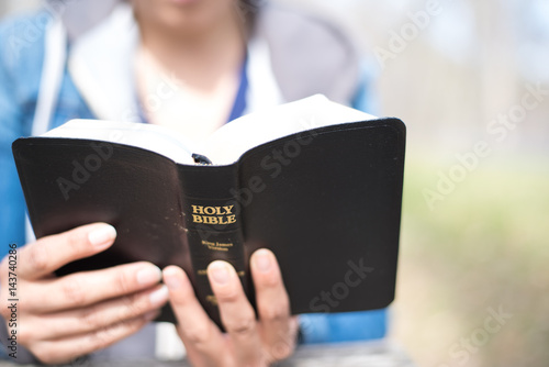 Plakat Czytanie Słowa Bożego Biblia Święta księga