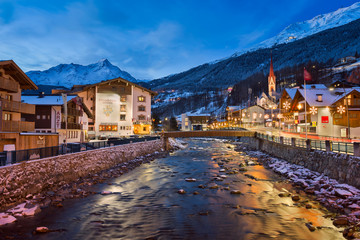 Fototapete - Solden Ski Resort Skyline in the Morning, Tirol, Austria