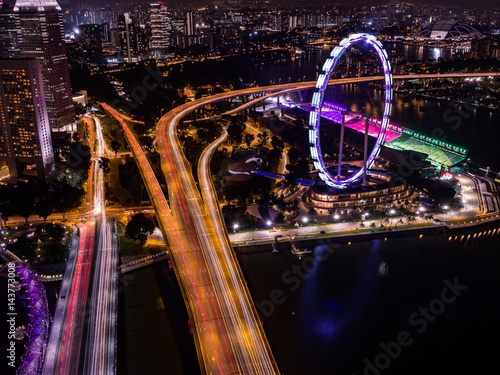 シンガポールの高速道路と観覧車 Stock Photo Adobe Stock シンガポールの高速道路と観覧車 Stock Photo Adobe Stock