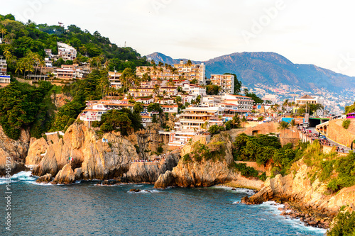Fotografija The rock La Quebrada, one of the most famous tourist attractions in Acapulco, Mexico