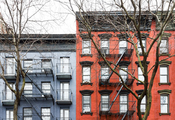 Fototapete - Blue and Red buildings in the East Village of New York City
