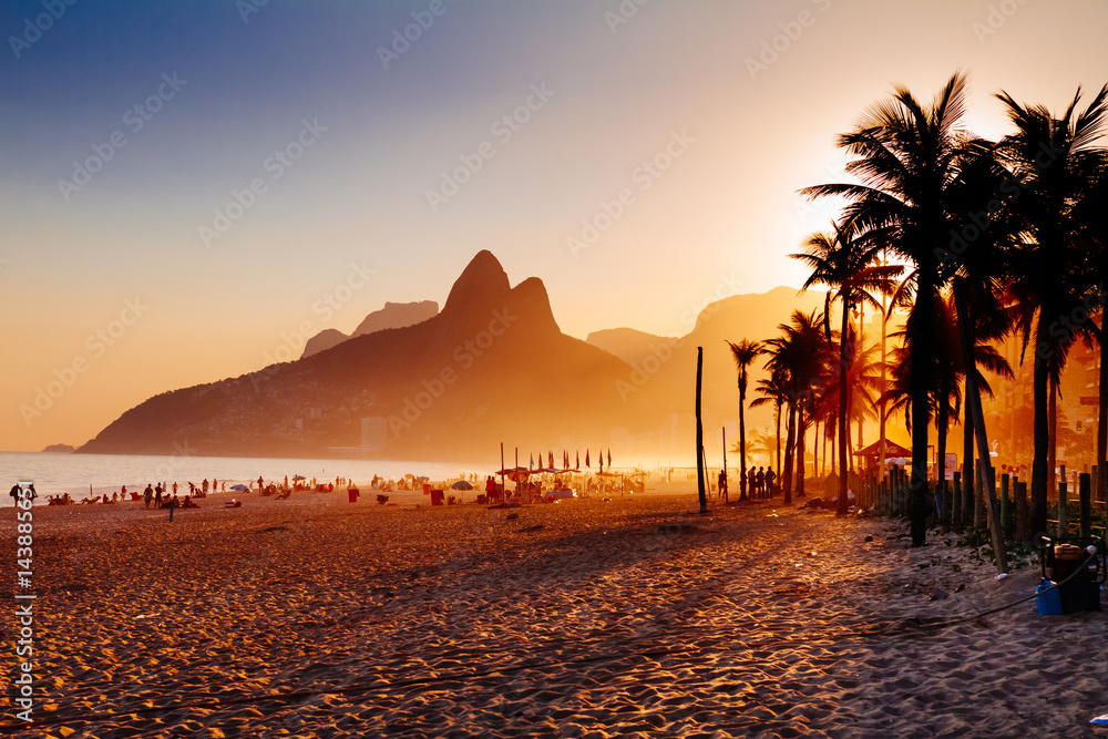 Ipanema beach in Rio de Janeiro on a gorgeous sunset - obrazy, fototapety, plakaty 