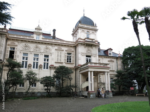 旧岩崎邸庭園の洋館 正面玄関側 Stock Photo Adobe Stock 旧岩崎邸庭園の洋館 正面玄関側 Stock Photo Adobe Stock