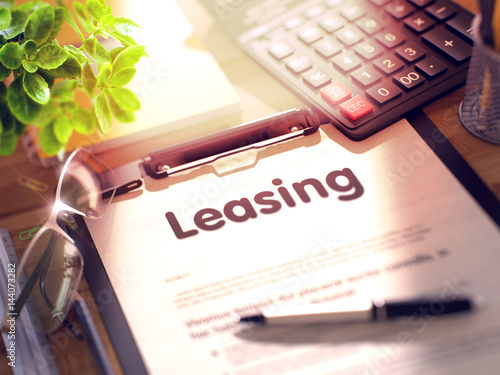 Cuadros en Lienzo Clipboard with Concept - Leasing with Office Supplies Around