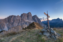 Europe, Italy, Veneto, Cadore.  The Summit Cross On The Col De La Puina At Sunset With Mount Pelmo In The Background, Dolomites