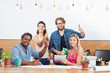 © Robert Kneschke - Startup Team hält die Daumen hoch