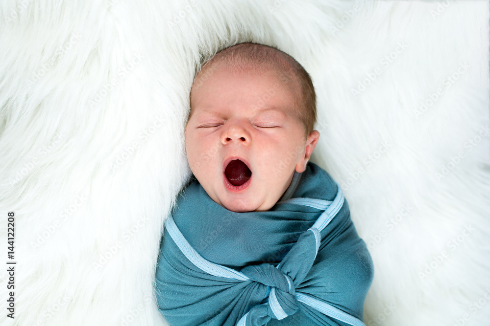 Close up of newborn baby boy yawning - obrazy, fototapety, plakaty 