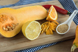 Fototapeta Fototapety do kuchni - Żółte warzywa i owoce z czerwoną ostrą papryczką na domową konfiturę z dyni