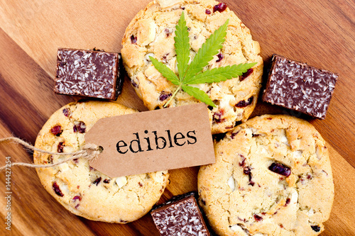 Fotomural Marijuana - Cannabis - Medicinal Edibles - Cookies & Coconut Brownies, with tag