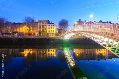 Plakat wschód słońca w Dublin happeny bridge, Irlandia