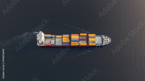 Zdjęcie XXL Widok z lotu ptaka zbiornika statku żeglowanie w morzu