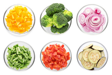 Poster - Chopped pepper in bowl on white background