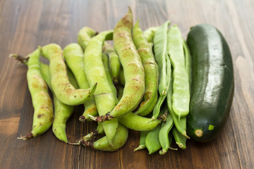 Canvas Print - green fresh vegetables on brown wooden background