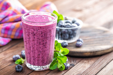 Canvas Print - Yogurt or smoothie with fresh blueberry