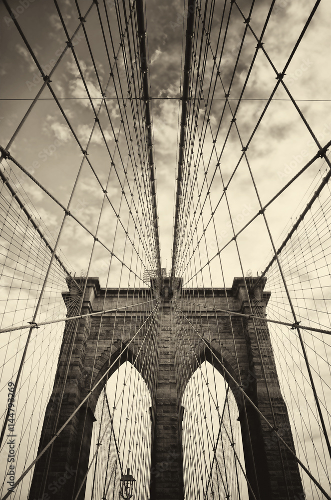 Brooklyn bridge in New York in sepia - obrazy, fototapety, plakaty 