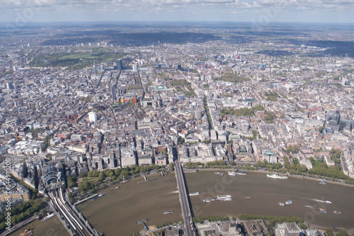 Fotografía Aerial view of the Thames looking over north London